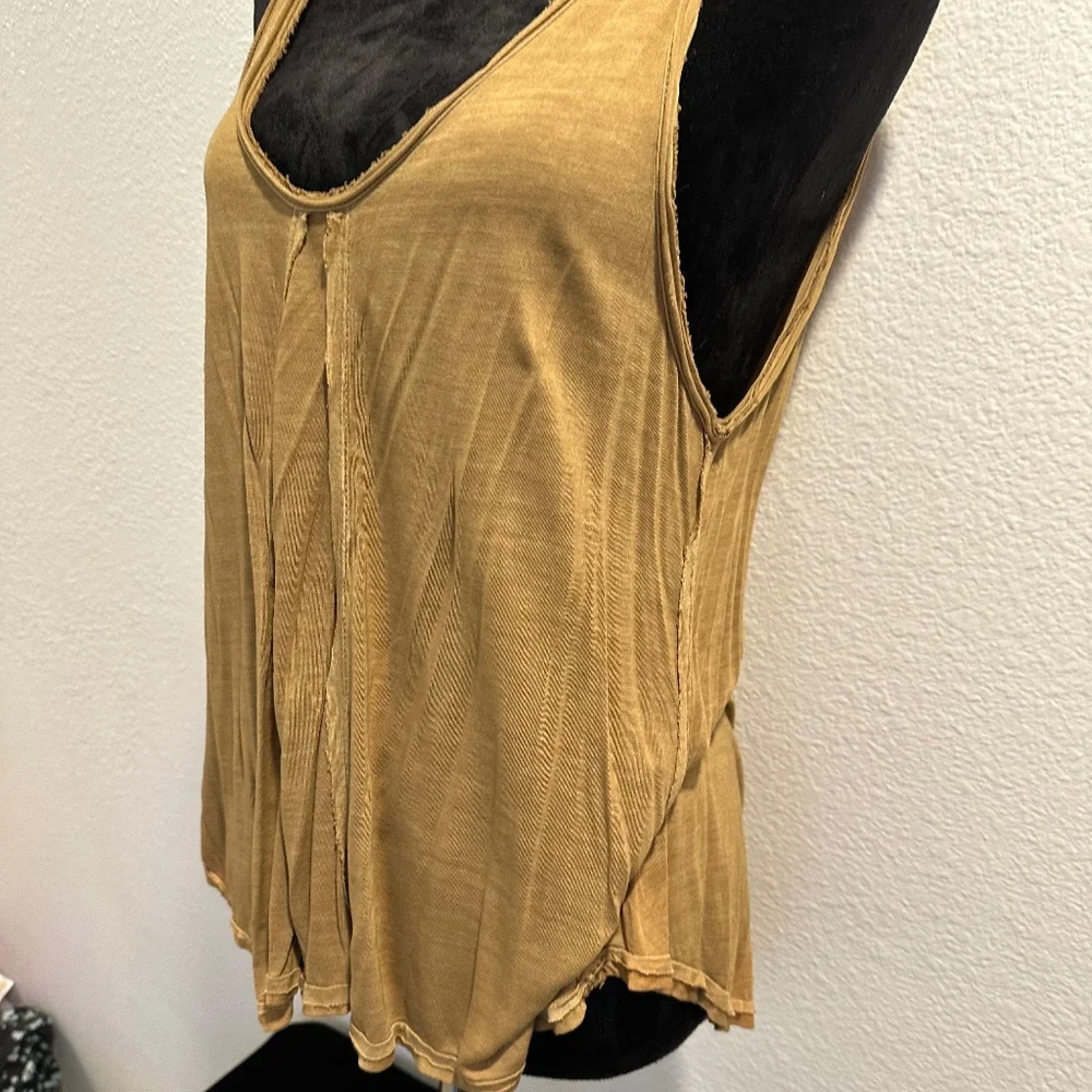 Free People we the Free lightweight layer Tank. NWOT